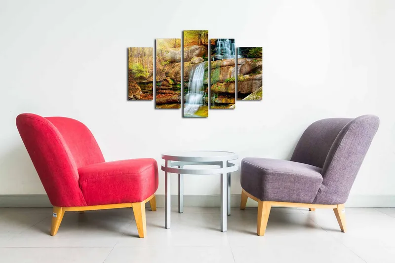 Canvastavla i 5 delar 82x50 cm - Vattenfall som rinner ner för klippor omgivna av höstfärgad vegetation - Grön / Orange / Brun - Inredning - Tavlor & konst - Canvastavlor