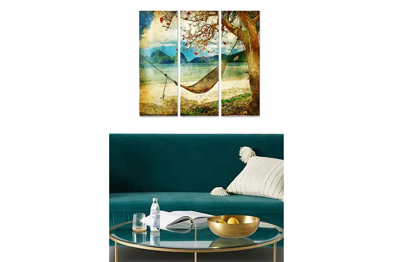Canvastavla i trä 3-delar 50x70 cm - Avkopplande hängmatta under ett träd vid en strand med berg i bakgrunden - Blå / Grön / Beige - Inredning - Tavlor & konst - Canvastavlor