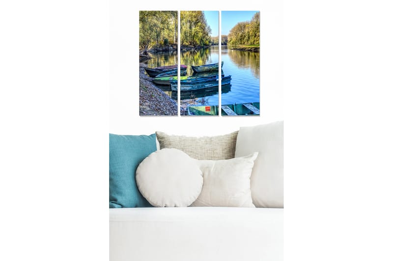 Canvastavla i trä 3-delar 50x70 cm - Båtar vid en spegelblanka sjö med omgivande grönska, Grön / Blå / Brun