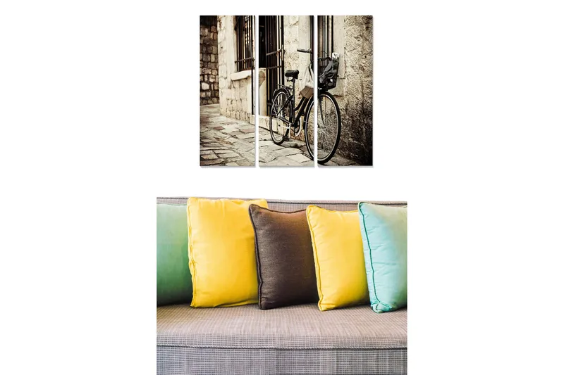 Canvastavla i trä 3-delar 50x70 cm - Cykel lutad mot en gammal stenmur i en pittoresk gränd - Svart / Beige / Grå - Inredning - Tavlor & konst - Canvastavlor