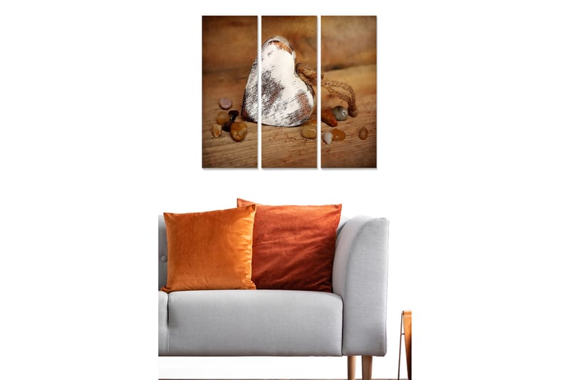 Canvastavla i trä 3-delar 50x70 cm - Hjärta av trä med stenar i varma nyanser - Brun / Beige / Orange - Inredning - Tavlor & konst - Canvastavlor
