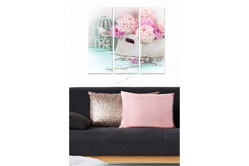 Canvastavla i trä 3-delar 50x70 cm - Ljus och romantisk bukett av rosa blommor i en korg - Rosa / Mintgrön / Vit - Inredning - Tavlor & konst - Canvastavlor