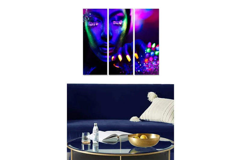 Canvastavla i trä 3-delar 50x70 cm - Neonfärgad porträtt av en kvinna med färgglada naglar och glittrande detaljer - Lila / Grön / Gul - Inredning - Tavlor & konst - Canvastavlor