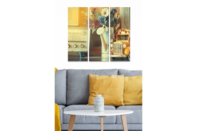 Canvastavla i trä 3-delar 50x70 cm - Retro-inspirerad komposition med en gammal radio, blommor och en leksaksbil - Gul / Beige / Grön - Inredning - Tavlor & konst - Canvastavlor
