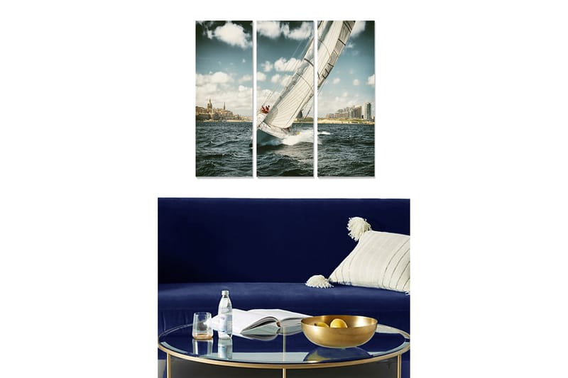 Canvastavla i trä 3-delar 50x70 cm - Segelbåt som navigerar genom vågorna i en stadsmiljö, Blå / Vit / Beige
