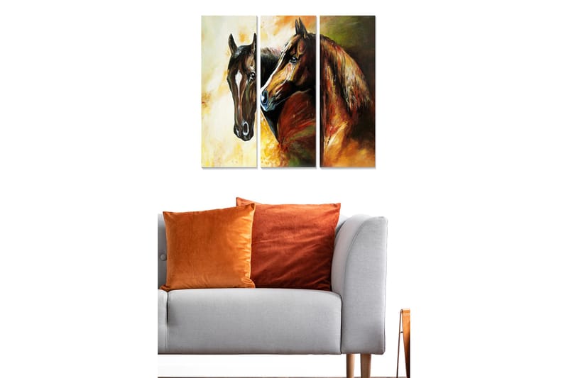 Canvastavla i trä 3-delar 50x70 cm - Två hästar i en intim och uttrycksfull komposition - Mörkbrun / Orange / Gul - Inredning - Tavlor & konst - Canvastavlor
