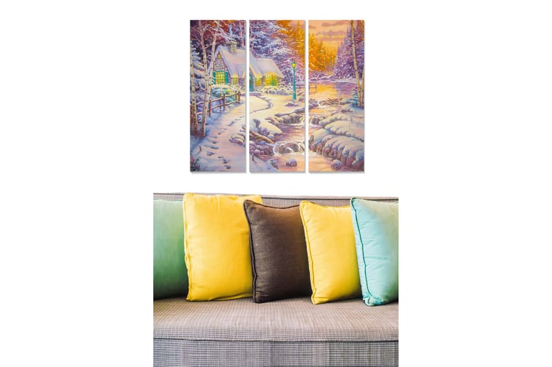Canvastavla i trä 3-delar 50x70 cm - Vinterlandskap med en stuga omgiven av snö och träd - Vit / Grön / Blå - Inredning - Tavlor & konst - Canvastavlor