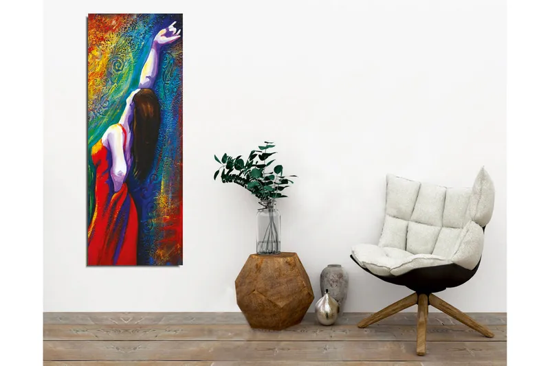 Canvastavla - Kvinna i röd klänning som sträcker ut sin arm mot en färgglad bakgrund - Röd / Blå / Grön - Inredning - Tavlor & konst - Canvastavlor