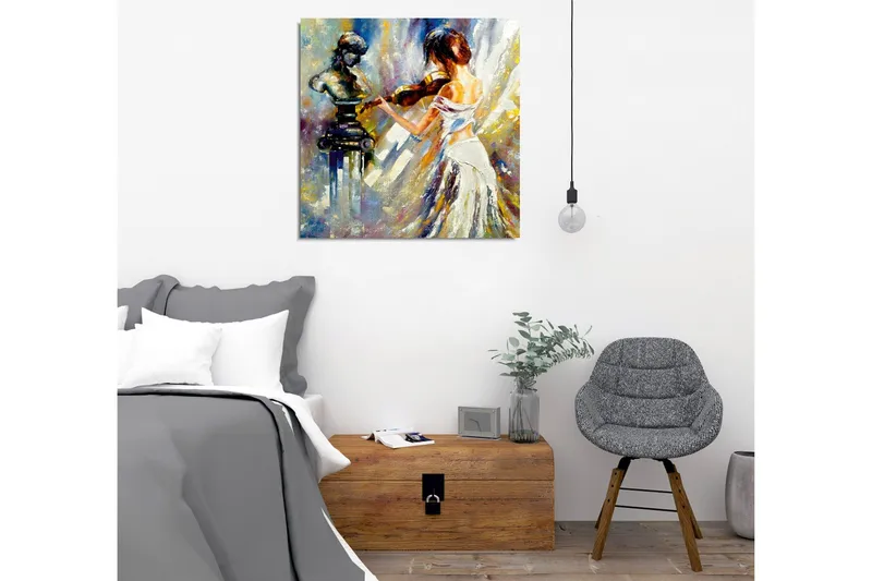 Canvastavla - Kvinna som spelar fiol med en skulptur i bakgrunden - Vit / Blå / Guld - Inredning - Tavlor & konst - Canvastavlor