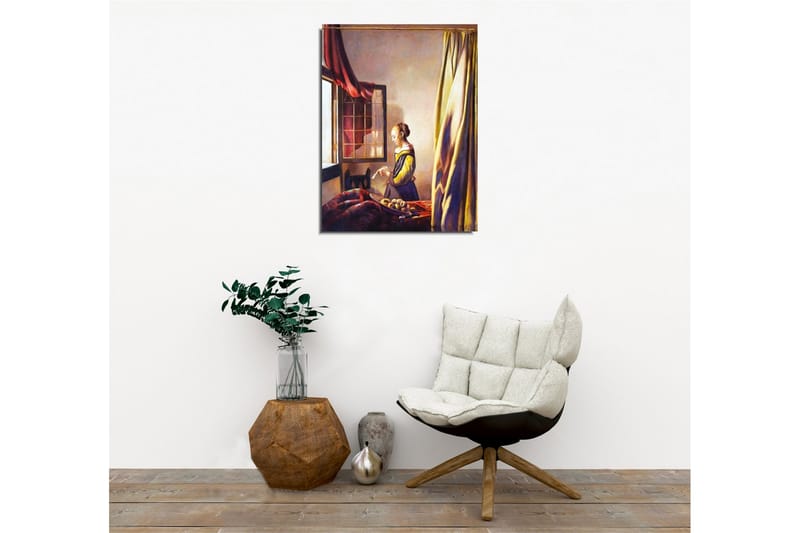 Canvastavla - Kvinna vid fönstret i ett inbjudande rum - Gult / Rödbrunt / Beige - Inredning - Tavlor & konst - Canvastavlor