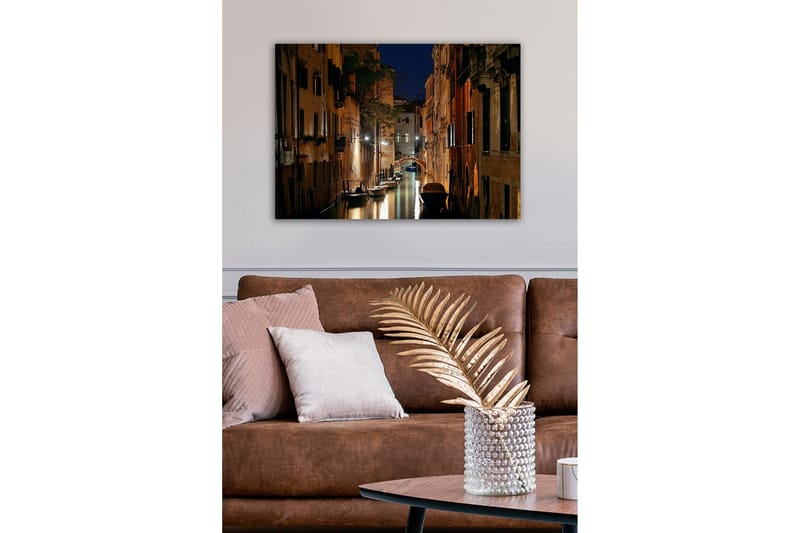 Canvastavla - Mörk kanal med båtar i en romantisk venetiansk miljö - Mörkblå / Beige / Svart - Inredning - Tavlor & konst - Canvastavlor