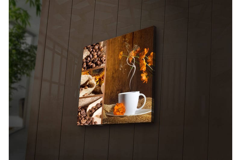 Canvastavla med LED-belysning 28x28 cm - Kopp med ångande kaffe och orange blommor i en varm miljö - Brunt / Orange / Vitt - Inredning - Tavlor & konst - Canvastavlor