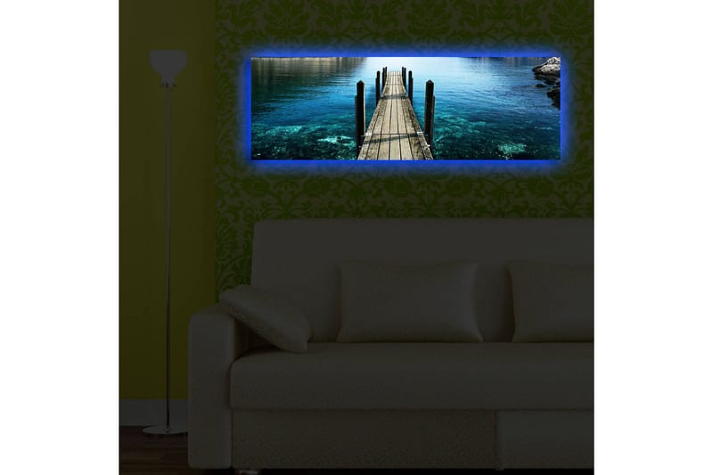 Canvastavla med LED-belysning 30x90 cm - Brygga som sträcker sig ut över klart vatten - Blå / Grön / Brun - Inredning - Tavlor & konst - Canvastavlor