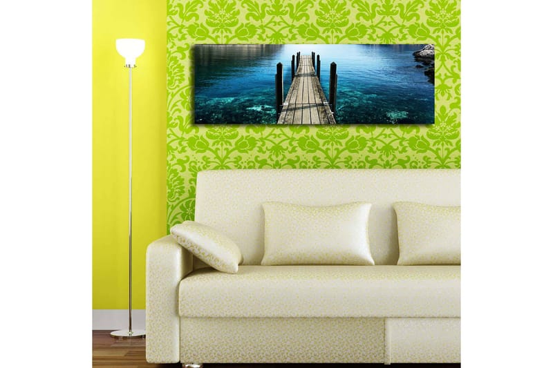 Canvastavla med LED-belysning 30x90 cm - Brygga som sträcker sig ut över klart vatten - Blå / Grön / Brun - Inredning - Tavlor & konst - Canvastavlor