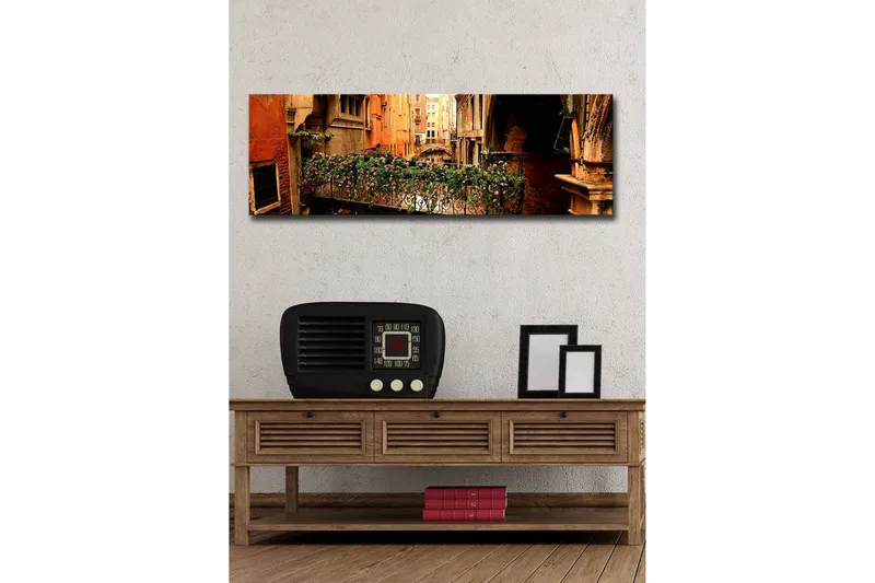 Canvastavla med LED-belysning 30x90 cm - Charmig balkong med blommor i en venetiansk gränd - Terrakotta / Grön / Rosa - Inredning - Tavlor & konst - Canvastavlor