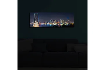 Canvastavla med LED-belysning 30x90 cm - Nattlig stadsbild med en bro och silhuetter av skyskrapor - Mörkblå / Ljusgrön / Vit - Inredning - Tavlor & konst - Canvastavlor