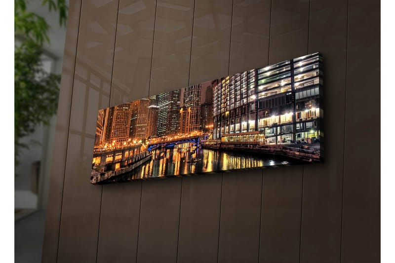 Canvastavla med LED-belysning 30x90 cm - Nattlig stadsbild med reflektioner i vattnet, Guld / Blå / Svart