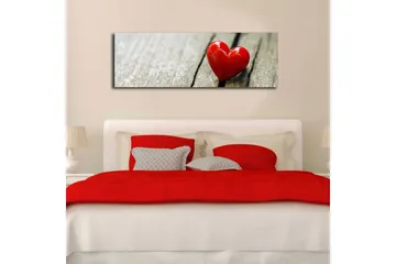 Canvastavla med LED-belysning 30x90 cm - Röd hjärtformad dekoration på en träyta - Röd / Brun - Inredning - Tavlor & konst - Canvastavlor