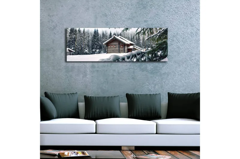 Canvastavla med LED-belysning 30x90 cm - Vinterlandskap med en stuga omgiven av snö och granar - Vit / Grön / Brun - Inredning - Tavlor & konst - Canvastavlor