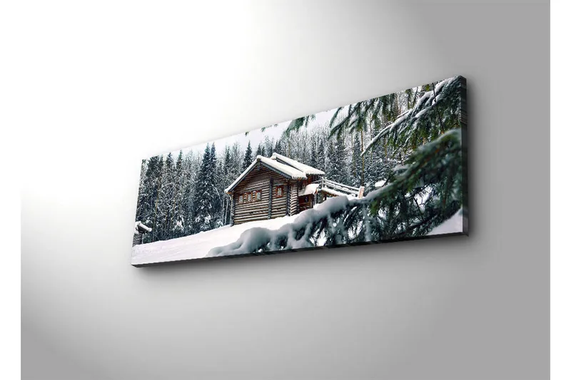 Canvastavla med LED-belysning 30x90 cm - Vinterlandskap med en stuga omgiven av snö och granar - Vit / Grön / Brun - Inredning - Tavlor & konst - Canvastavlor