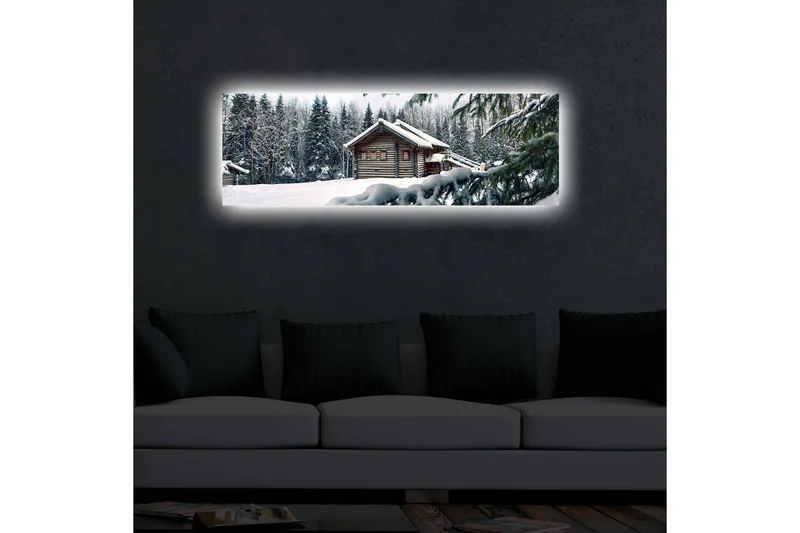 Canvastavla med LED-belysning 30x90 cm - Vinterlandskap med en stuga omgiven av snö och granar - Vit / Grön / Brun - Inredning - Tavlor & konst - Canvastavlor