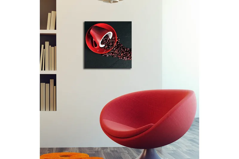 Canvastavla med LED-belysning 40x40 cm - Röd kaffekopp med kaffebönor som sprider sig över en mörk yta - Röd / Svart / Brun - Inredning - Tavlor & konst - Canvastavlor