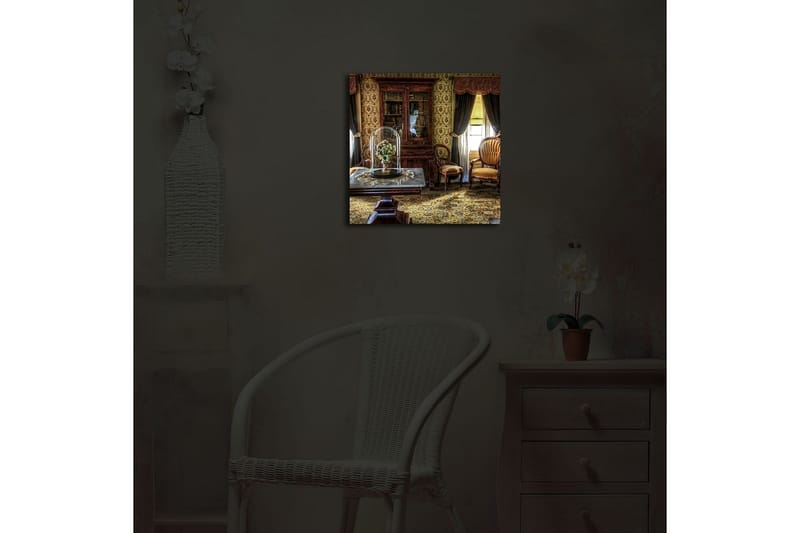 Canvastavla med LED-belysning 40x40 cm - Välkomnande inredning med antika möbler och blommor under glasmonter - Guld / Brun / Grön - Inredning - Tavlor & konst - Canvastavlor