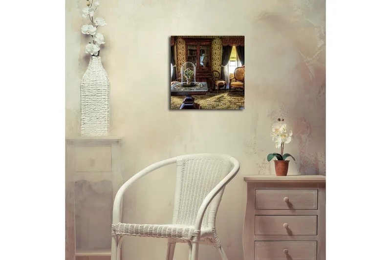 Canvastavla med LED-belysning 40x40 cm - Välkomnande inredning med antika möbler och blommor under glasmonter - Guld / Brun / Grön - Inredning - Tavlor & konst - Canvastavlor