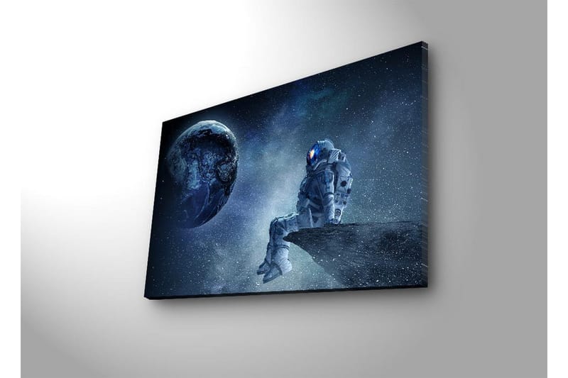 Canvastavla med LED-belysning 45x70 cm - Astronaut som sitter på en klippa och blickar ut mot jorden i rymden - Mörkblå / Grå / Vit - Inredning - Tavlor & konst - Canvastavlor