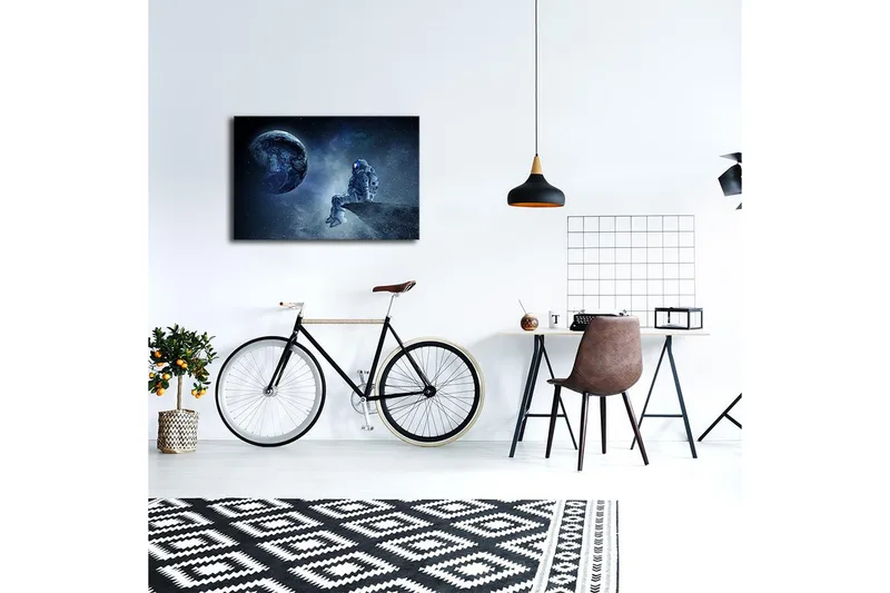 Canvastavla med LED-belysning 45x70 cm - Astronaut som sitter på en klippa och blickar ut mot jorden i rymden - Mörkblå / Grå / Vit - Inredning - Tavlor & konst - Canvastavlor