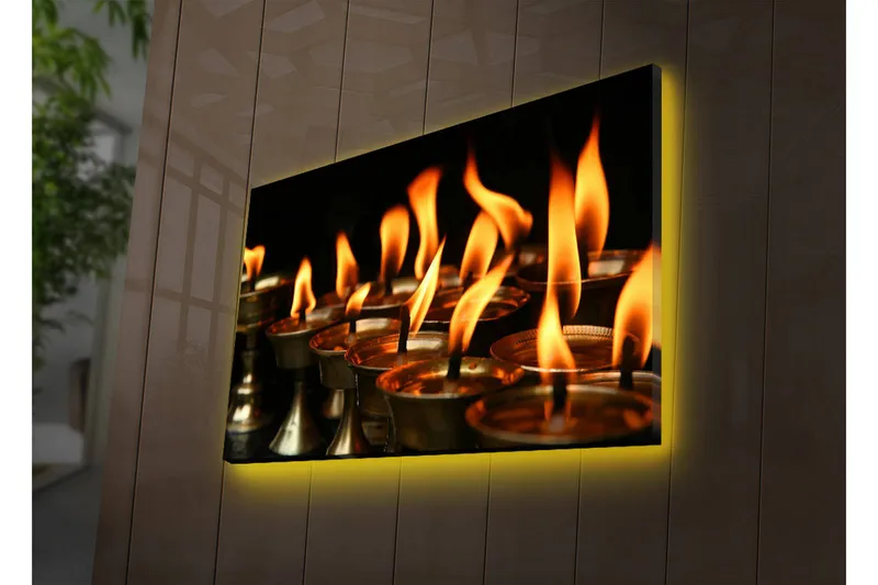 Canvastavla med LED-belysning 45x70 cm - Flammor från oljelampor som sprider värme och ljus - Orange / Guld / Svart - Inredning - Tavlor & konst - Canvastavlor