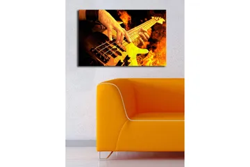 Canvastavla med LED-belysning 45x70 cm - Gitarrist som spelar en elbas omgiven av eldiga flammor - Orange / Svart / Gult - Inredning - Tavlor & konst - Canvastavlor