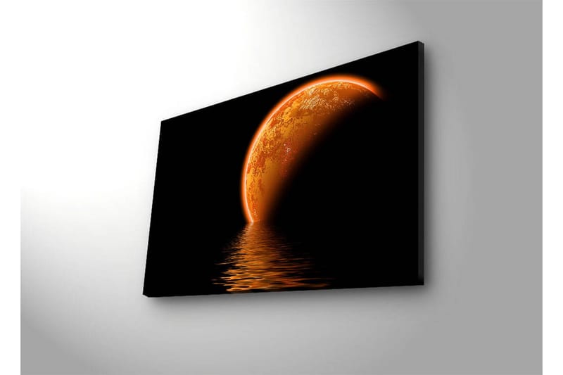 Canvastavla med LED-belysning 45x70 cm - Glödande planet som speglas i en mörk vattenyta - Orange / Svart - Inredning - Tavlor & konst - Canvastavlor