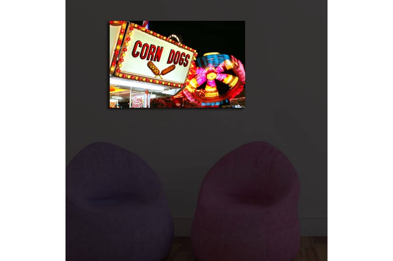 Canvastavla med LED-belysning 45x70 cm - Ljus och färgglad skylt med texten CORN DOGS och en snurrande karusell i bakgrunden - Röd / Gul / Blå - Inredning - Tavlor & konst - Canvastavlor