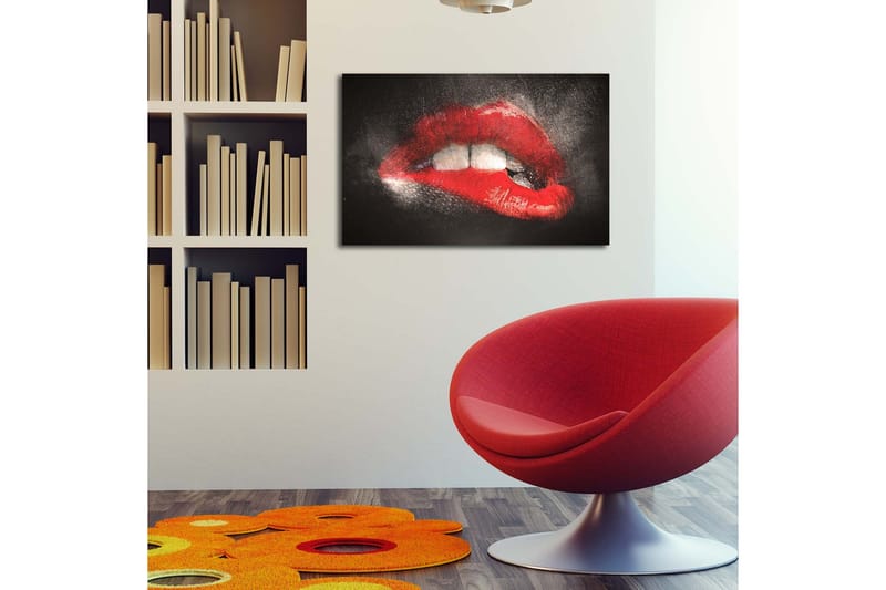 Canvastavla med LED-belysning 45x70 cm - Sensuella läppar i röd färg med en dramatisk kontrast mot en mörk bakgrund - Röd / Svart - Inredning - Tavlor & konst - Canvastavlor