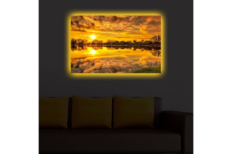 Canvastavla med LED-belysning 45x70 cm - Solnedgång över en spegelblanka sjö med omgivande träd och grönska - Guld / Orange / Grön - Inredning - Tavlor & konst - Canvastavlor