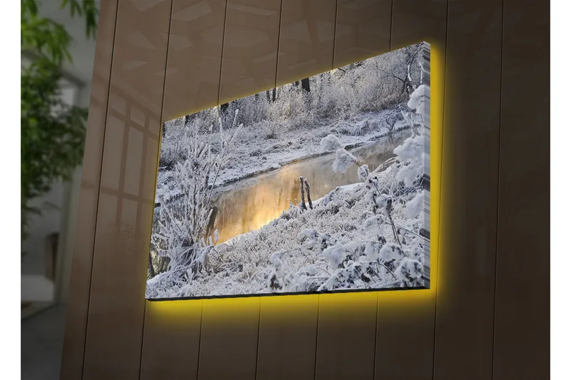 Canvastavla med LED-belysning 45x70 cm - Vinterlandskap med snöklädda träd och en spegelblanka yta av vatten - Vit / Grå / Ljusblå - Inredning - Tavlor & konst - Canvastavlor