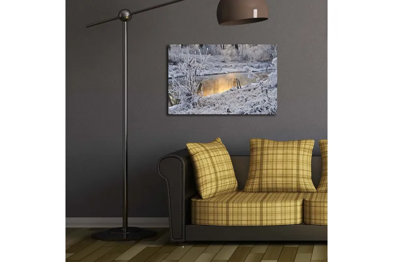 Canvastavla med LED-belysning 45x70 cm - Vinterlandskap med snöklädda träd och en spegelblanka yta av vatten - Vit / Grå / Ljusblå - Inredning - Tavlor & konst - Canvastavlor