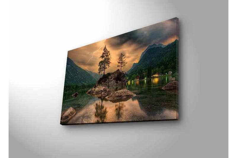 Canvastavla med LED-belysning - Dramatiskt landskap med berg och träd vid en spegelblanka sjö - Mörkgrön / Grå / Blå - Inredning - Tavlor & konst - Canvastavlor