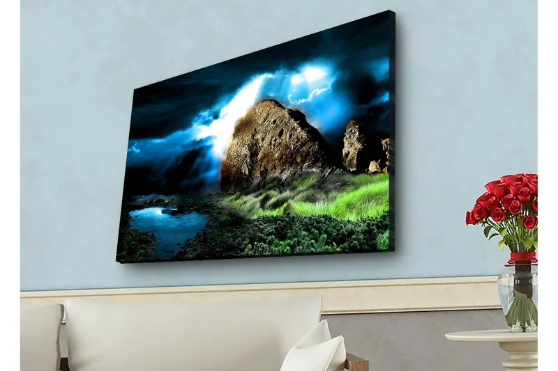 Canvastavla med LED-belysning - Dramatiskt landskap med klippor och stormiga moln - Mörkblå / Grön / Svart - Inredning - Tavlor & konst - Canvastavlor