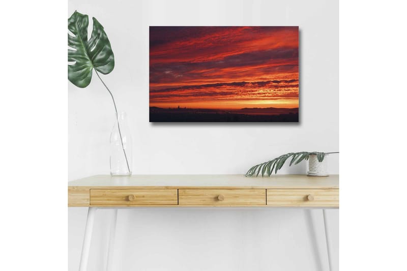 Canvastavla med LED-belysning - Dramatiskt solnedgång med intensiva färger, Röd / Orange / Lila