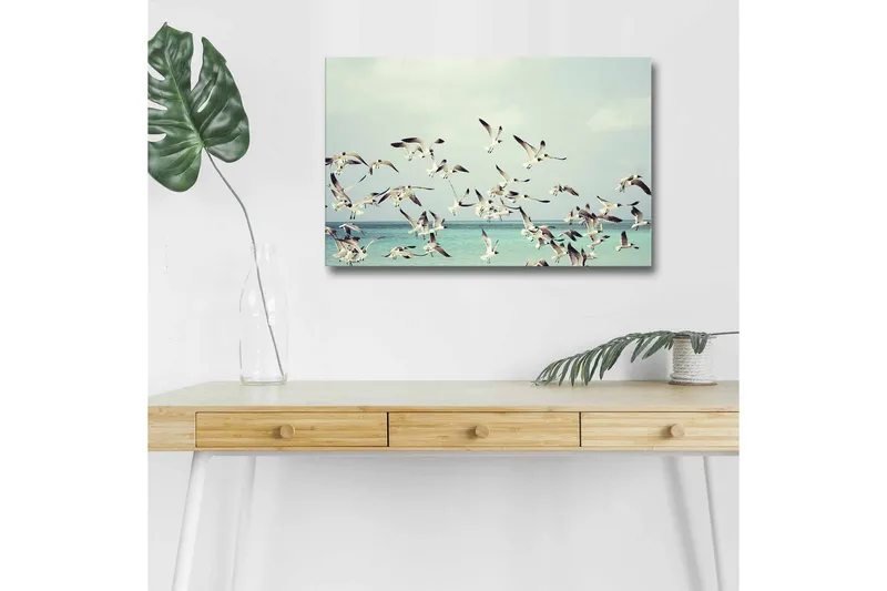 Canvastavla med LED-belysning - Flock av fåglar som flyger över en blå havsyta, Ljusblå / Vit / Svart