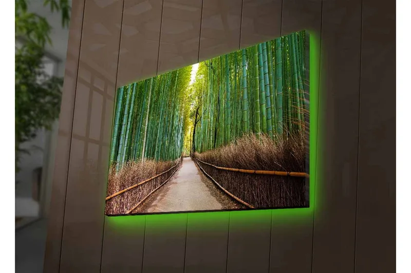 Canvastavla med LED-belysning - Grön bambuskog med en stig som leder genom träden - Grön / Brun - Inredning - Tavlor & konst - Canvastavlor