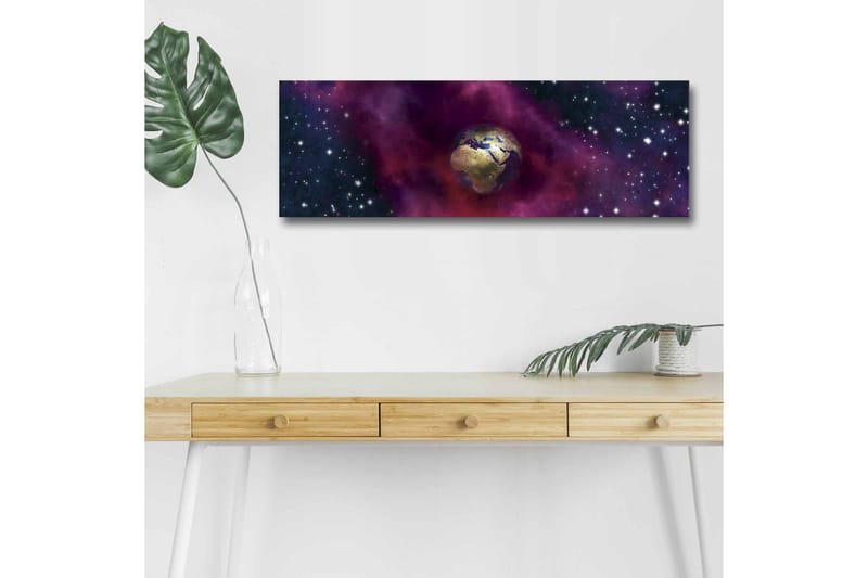 Canvastavla med LED-belysning - Jorden omgiven av en stjärnklar rymd med färgglada nebulosor - Lila / Blå / Guld - Inredning - Tavlor & konst - Canvastavlor