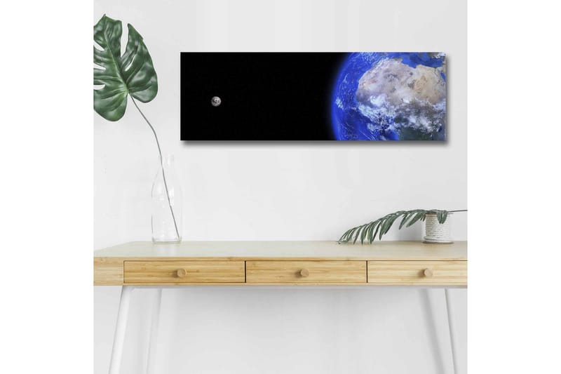 Canvastavla med LED-belysning - Jorden sedd från rymden med en måne i bakgrunden - Blå / Grå / Svart - Inredning - Tavlor & konst - Canvastavlor