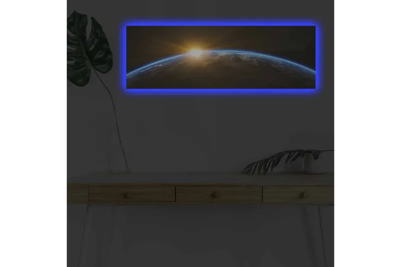 Canvastavla med LED-belysning - Jorden sedd från rymden med en soluppgång i horisonten, Blå / Orange / Svart