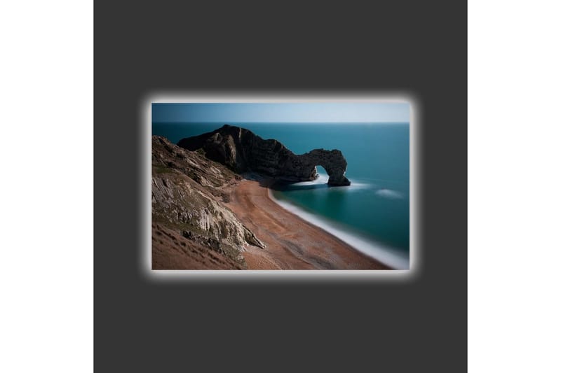 Canvastavla med LED-belysning - Klippformation med naturlig båge vid kusten - Mörkgrön / Blå / Beige - Inredning - Tavlor & konst - Canvastavlor