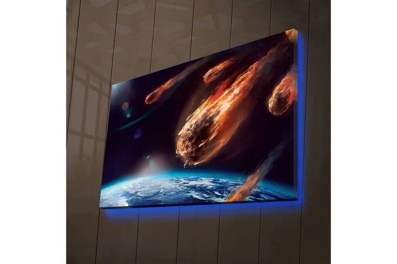 Canvastavla med LED-belysning - Kometnedslag över jorden i en dramatisk rymdscen, Mörkblå / Orange / Grå