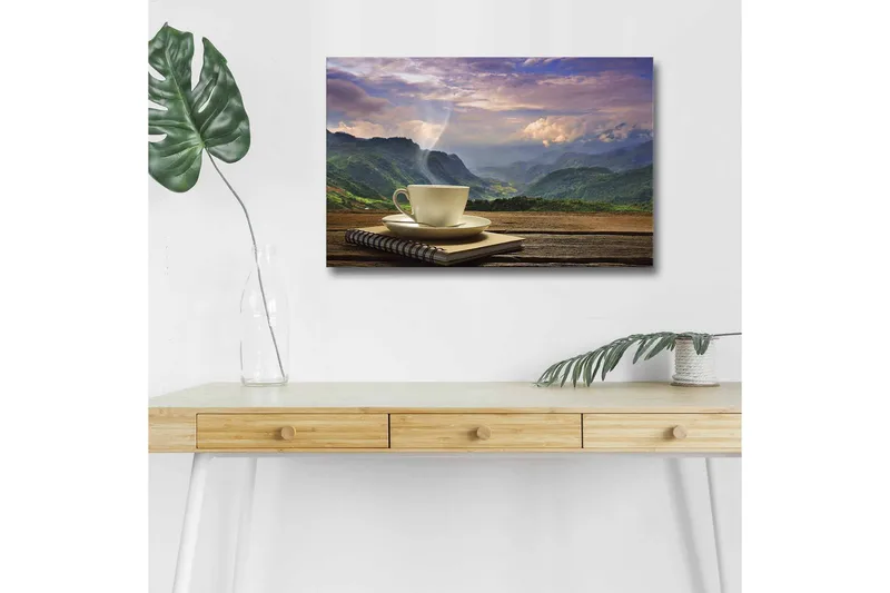 Canvastavla med LED-belysning - Kopp med ångande dryck framför en naturskön bergslandskap, Grön / Beige / Blå