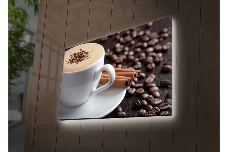 Canvastavla med LED-belysning - Kopp med kaffe och kanelstänger på en bakgrund av kaffebönor - Brun / Vit / Beige - Inredning - Tavlor & konst - Canvastavlor